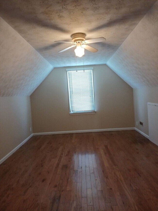 Building Photo - 421 Bluff Dr