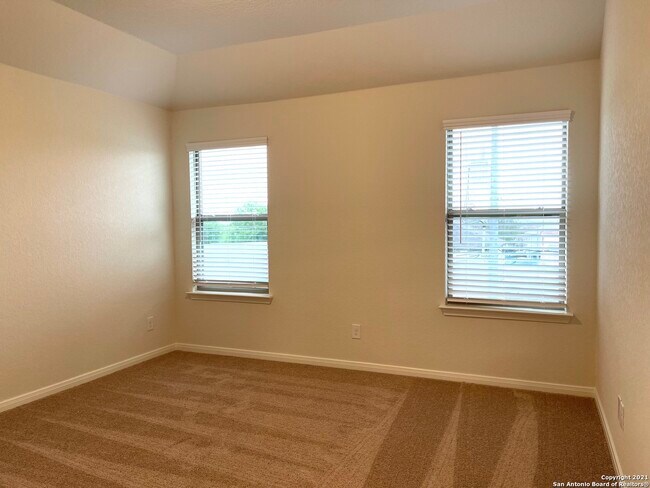 Building Photo - 2222 Sandlewood Cv