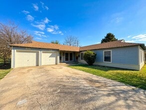 Building Photo - 807 W Dean Ave