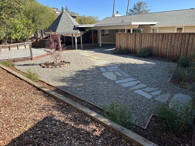 Building Photo - Beautifully Remodeled President’s Neighborhood Home