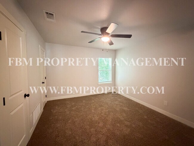 Building Photo - 1606 Cherry Ave