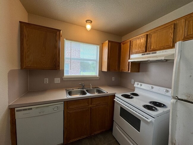 Building Photo - 1602 Aztec Trce
