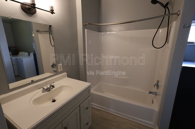 Building Photo - 104 Lee Ave