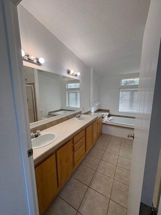 Building Photo - Country LIving