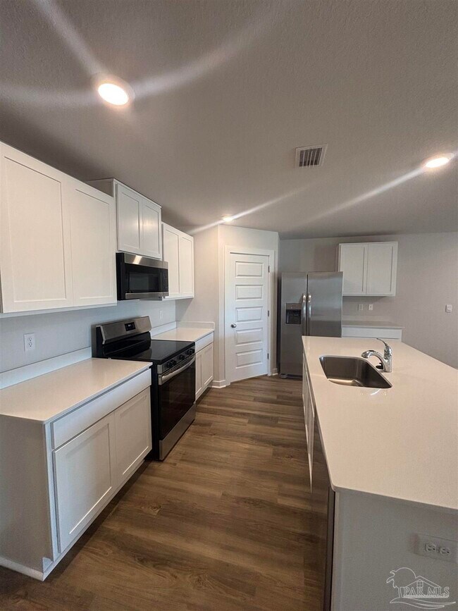 Building Photo - 111 Anhinga St