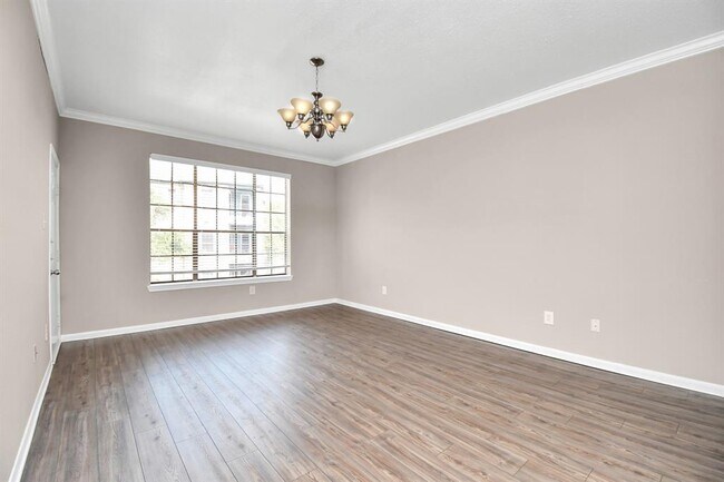 Building Photo - 2255 Braeswood Park Dr