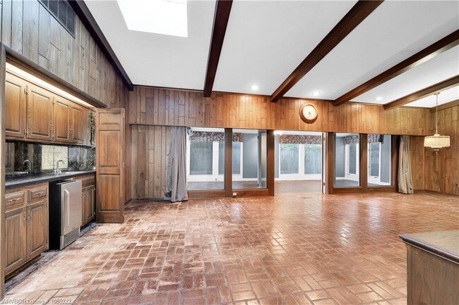Building Photo - 2411 S 46th St