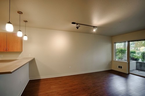 Building Photo - John Court - 2 bedrooms
