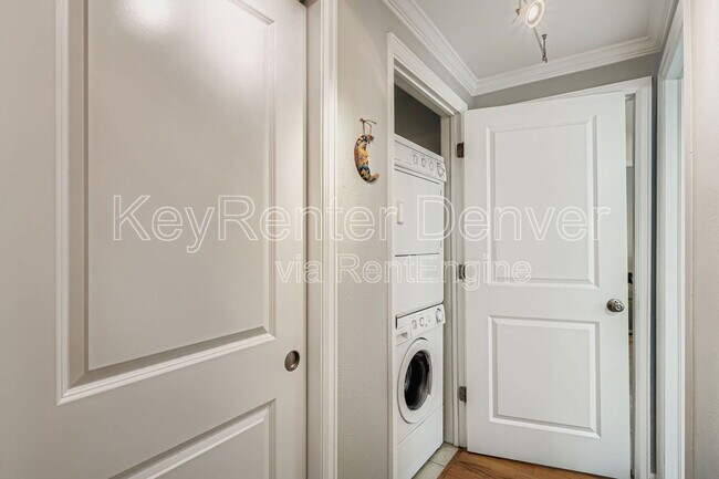 Building Photo - 1327 Steele St