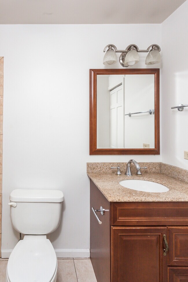 Building Photo - 163 W Division St