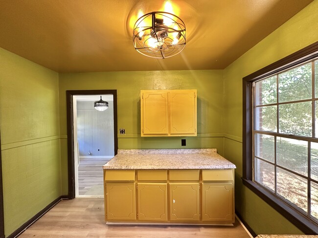 Building Photo - 2704 44th Ave