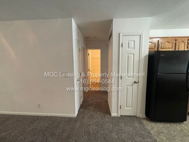 Building Photo - Everyday Comfort in Creekwood Park Townhom...