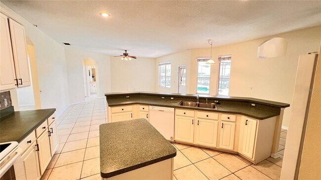 Building Photo - 7823 Fernleaf Dr