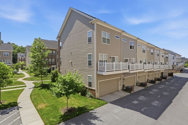 Building Photo - 3 Bed/2.5 Bath End-of-Row Beltsville Townhome