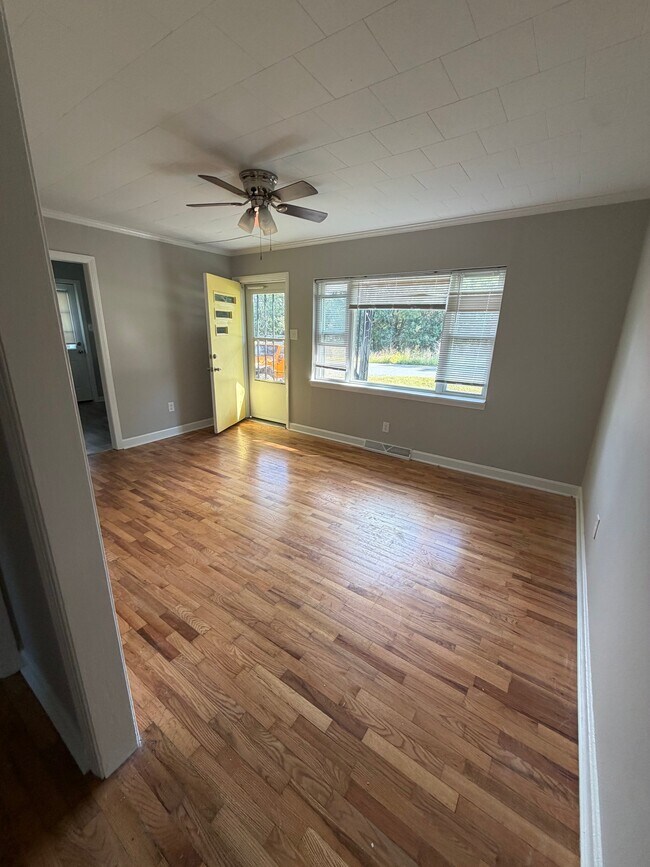 Building Photo - 109 Hairston St