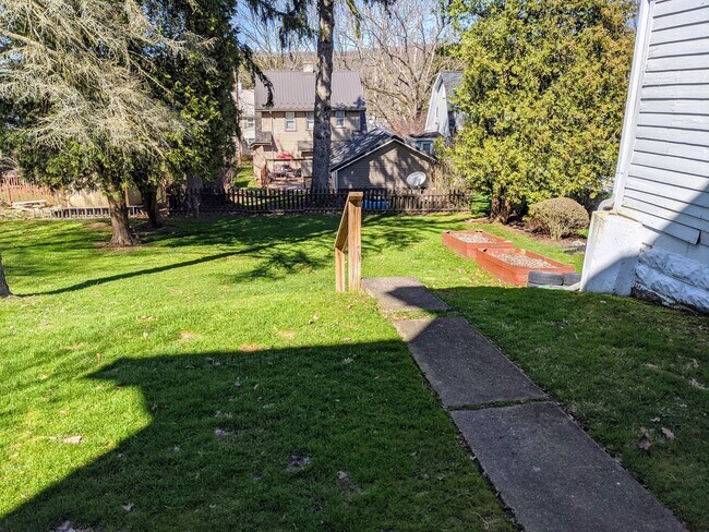 Building Photo - Nice 3 BR, 1 Bath House for Rent