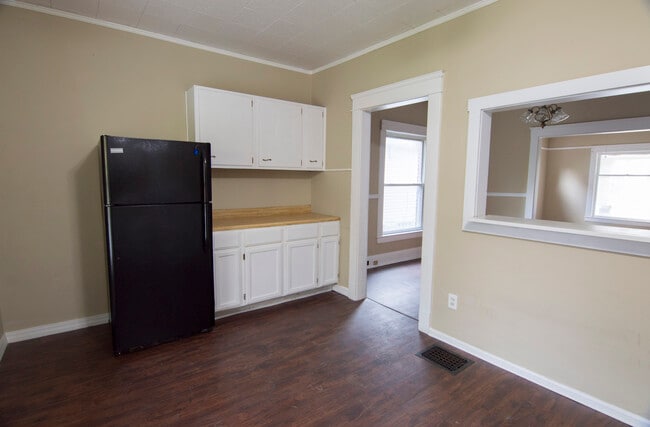 Building Photo - 1461 W 107th St