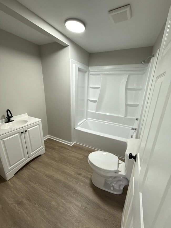 Building Photo - 612 Windrow Rd