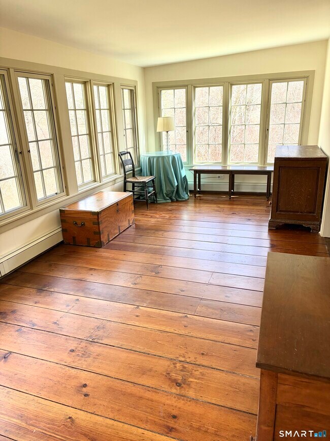 Building Photo - 310 Valley Rd