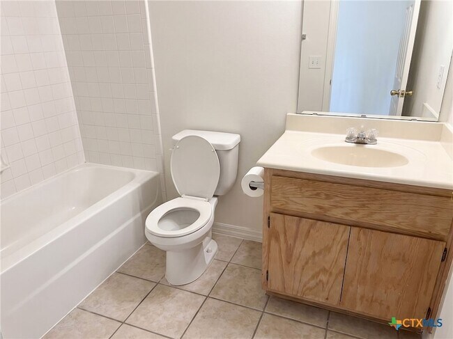 Building Photo - 305 Cedar Ridge Dr