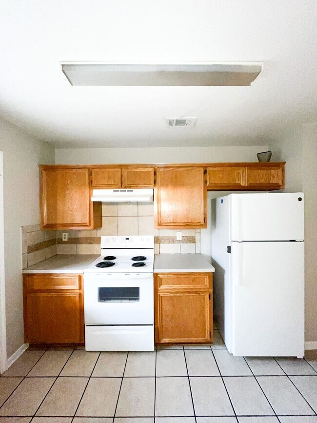 Building Photo - 1213 Cinch Dr