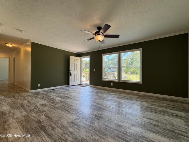 Building Photo - 162 Sandy Creek Dr