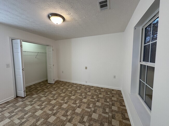 Building Photo - 600 Indian Trail