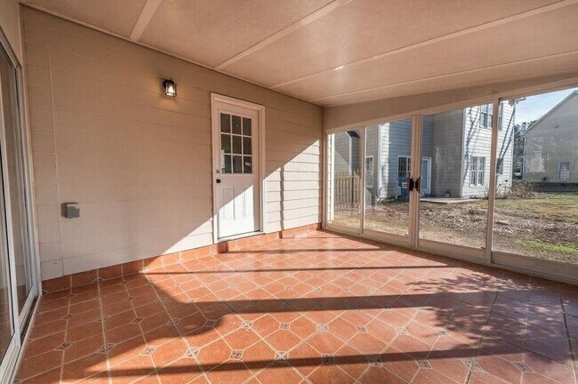 Building Photo - 10540 Windsor Park Dr