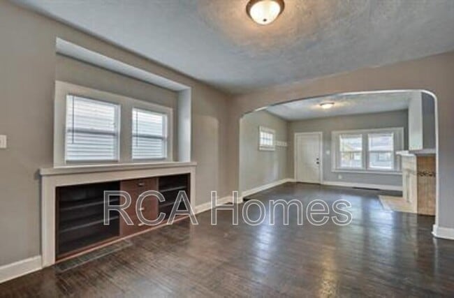 Building Photo - 2948 N Park Ave