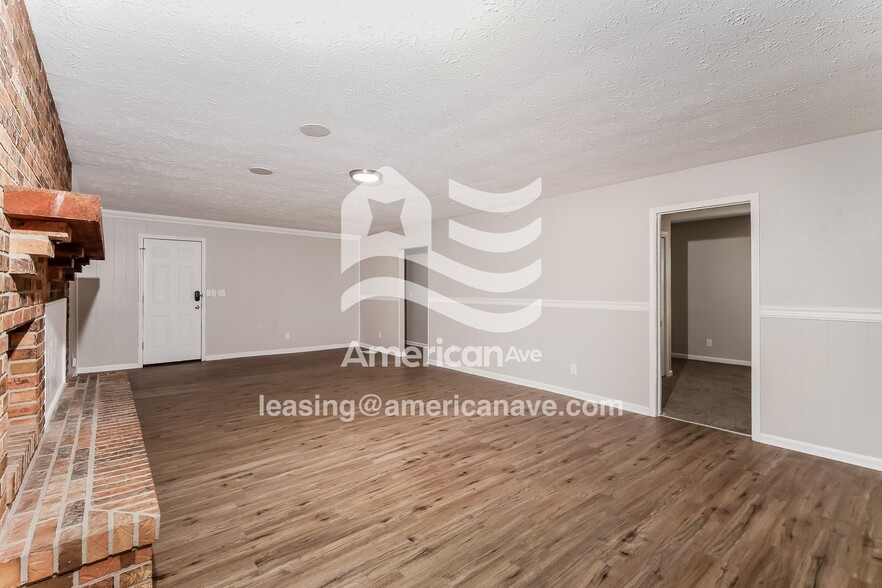 Building Photo - 724 W Royal St