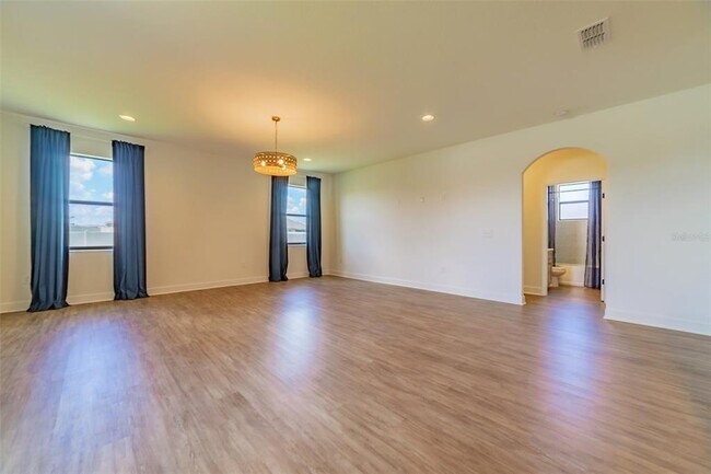 Building Photo - 570 Sanctuary Blvd