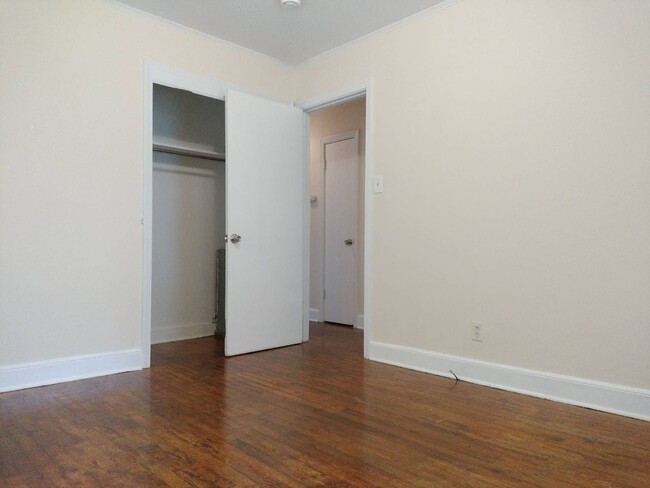 Building Photo - Are you looking for a spacious and 3 bedro...