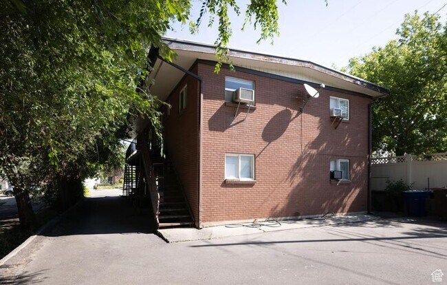 Building Photo - 938 Lowell Ave S