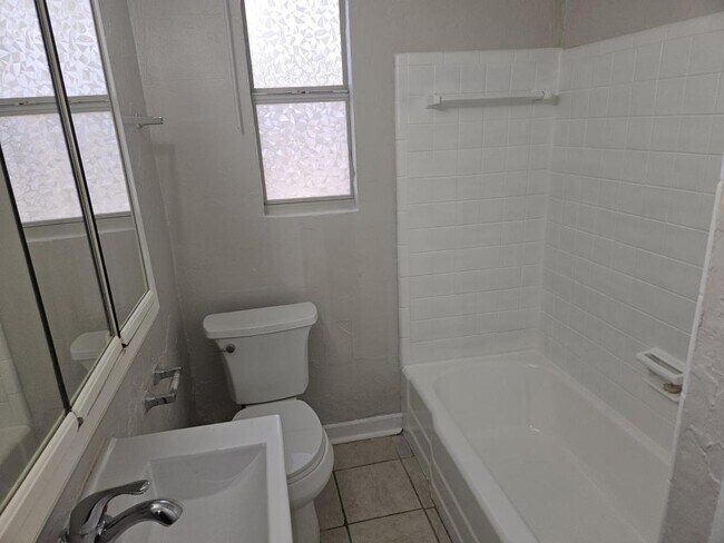 Building Photo - 5614 Atlee Ave