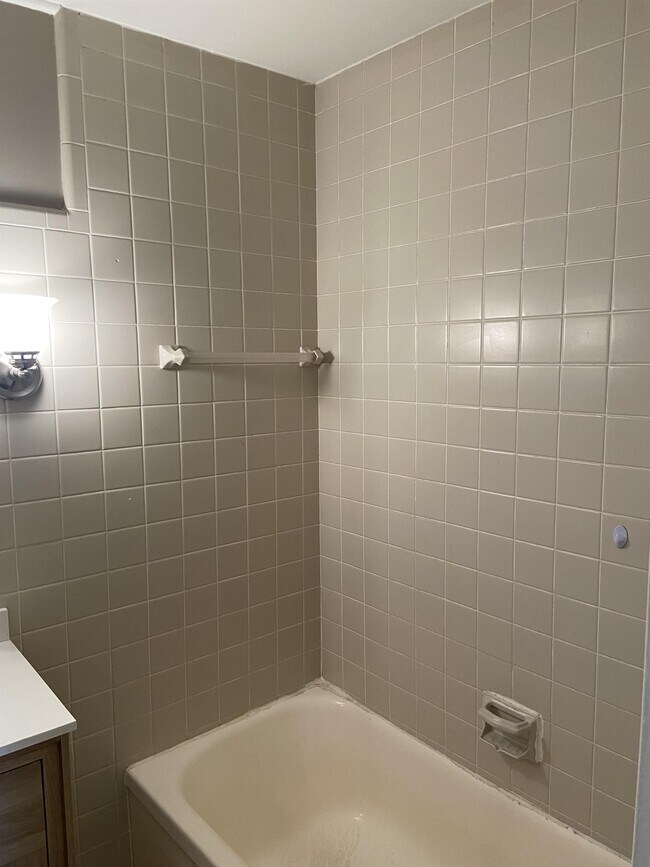 Building Photo - 11495 Guthrie Rd