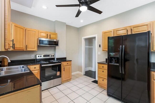 Building Photo - 412 E Oakland Ave