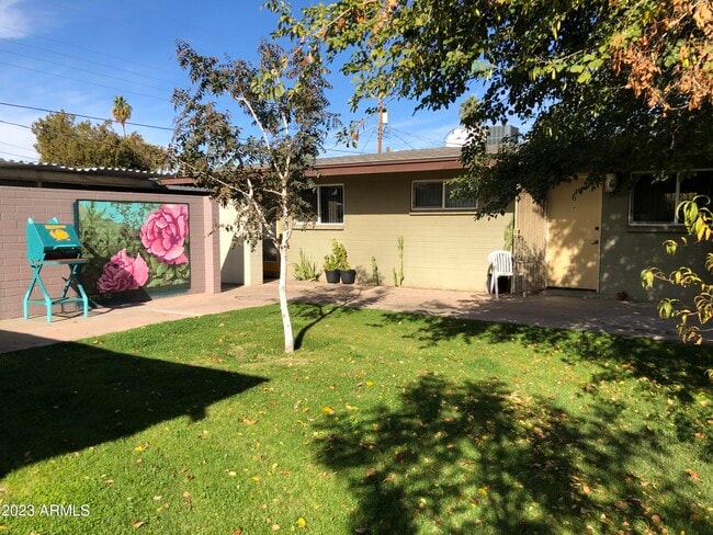 Building Photo - 2020 S Granada Dr
