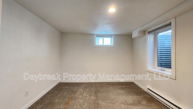 Building Photo - 6 11th St S