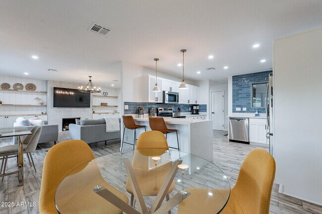 Building Photo - 8725 E Palo Verde Dr