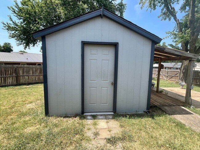 Building Photo - Charming 3 Bed 2 Bath!!