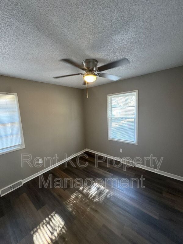 Building Photo - 218 SW 19th St