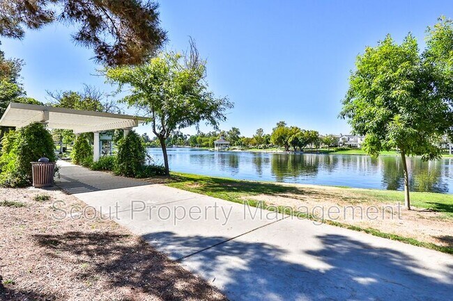Building Photo - 28814 S Lake Dr