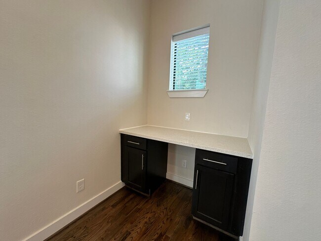 Building Photo - For Lease | 3 Bed, 3.5 Bath | 2,138 Sq Ft ...