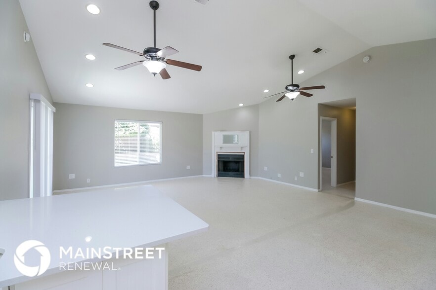 Building Photo - 8008 W Tuckey Ln