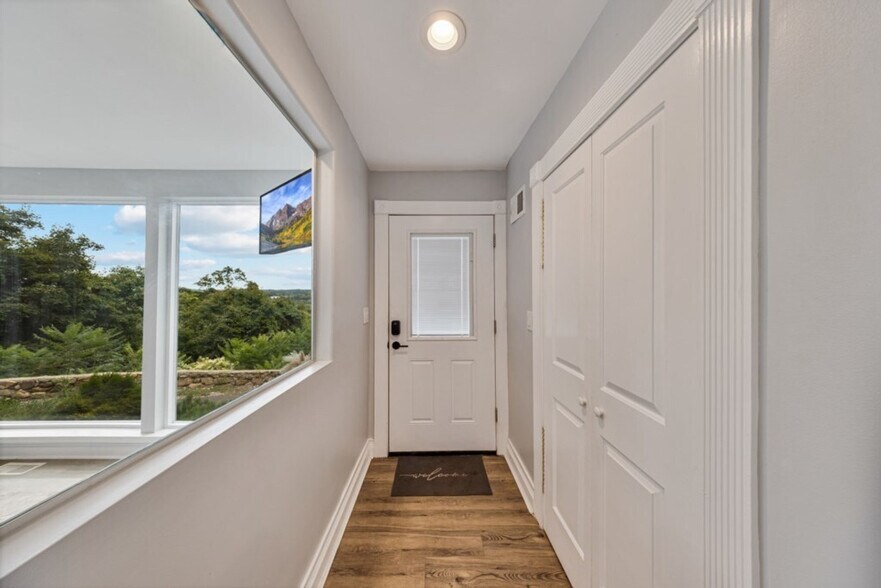 Building Photo - 52 Pavilion Rd