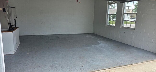 Building Photo - 103 Riggs Cir
