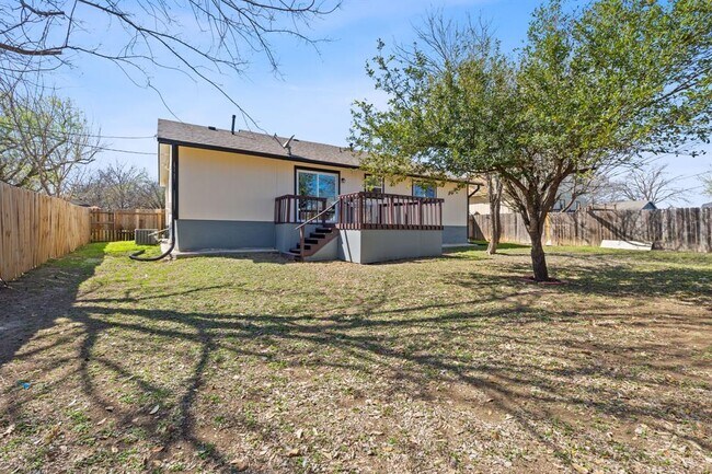 Building Photo - 1002 Parkside Cir