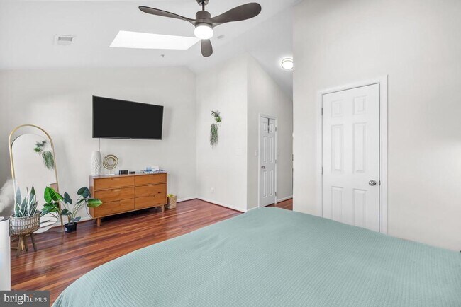 Building Photo - 381 Livermore Ln