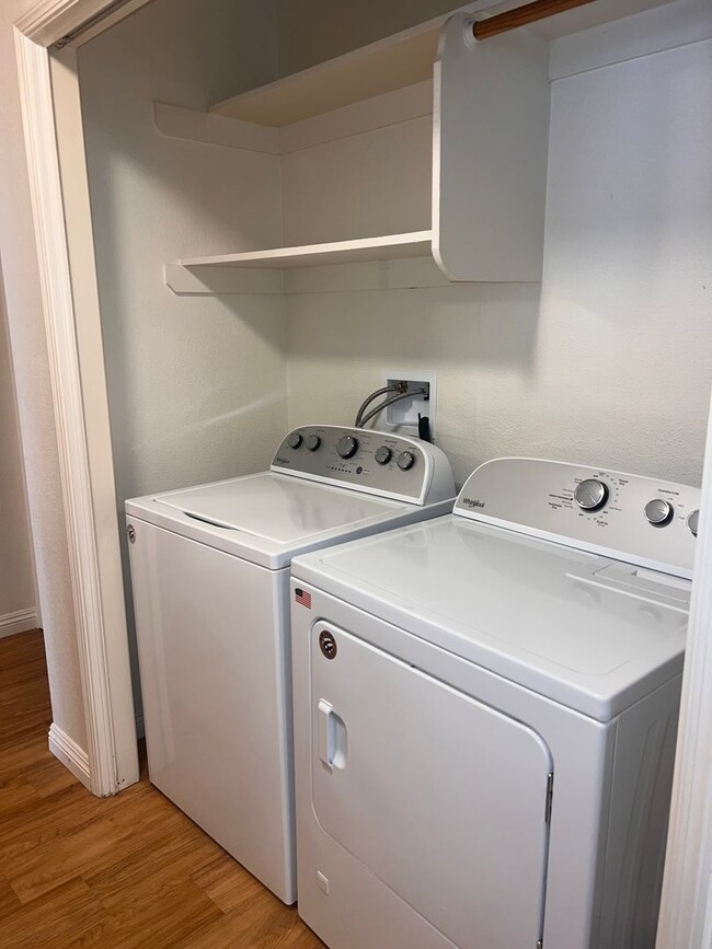 Building Photo - 3829