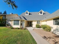Building Photo - Beautiful 4 Bedroom Home in a Gated Community in Clovis!